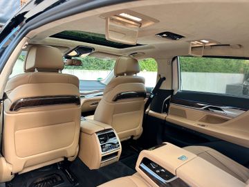 BMW 745
