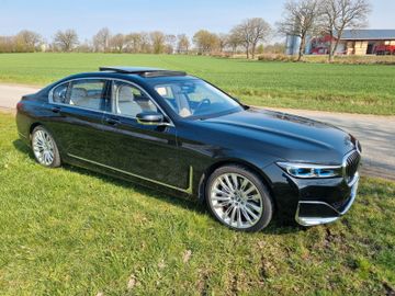 BMW 745